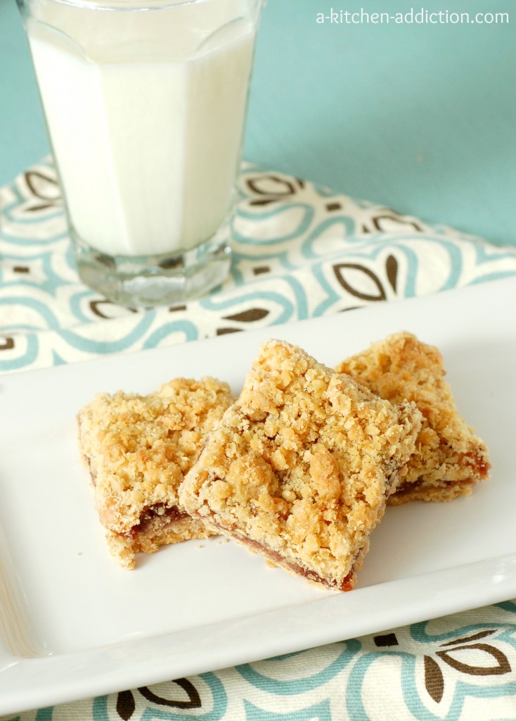 Raspberry White Chocolate Streusel Bars from www.a-kitchen-addiction.com Raspberry White Chocolate Streusel Bars