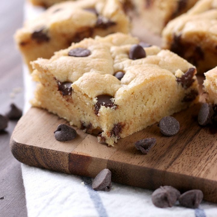 Easy Chocolate Chip Bars Recipe from A Kitchen Addiction