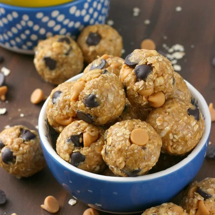 Peanut Butter Dark Chocolate Chip No Bake Granola Bites Recipe from A Kitchen Addiction