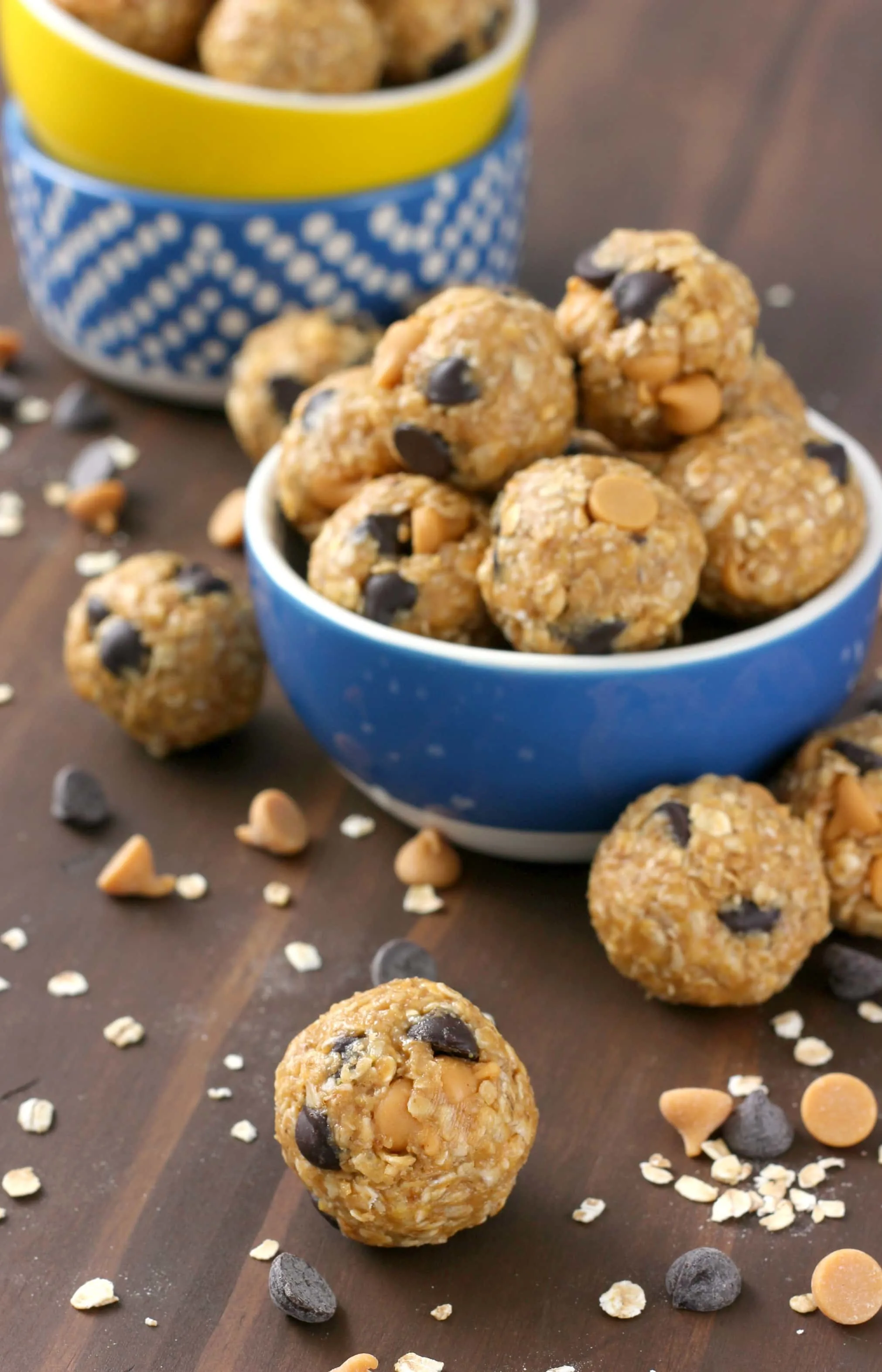 Peanut Butter Dark Chocolate Chips No Bake Granola Bites Recipe from A Kitchen Addiction