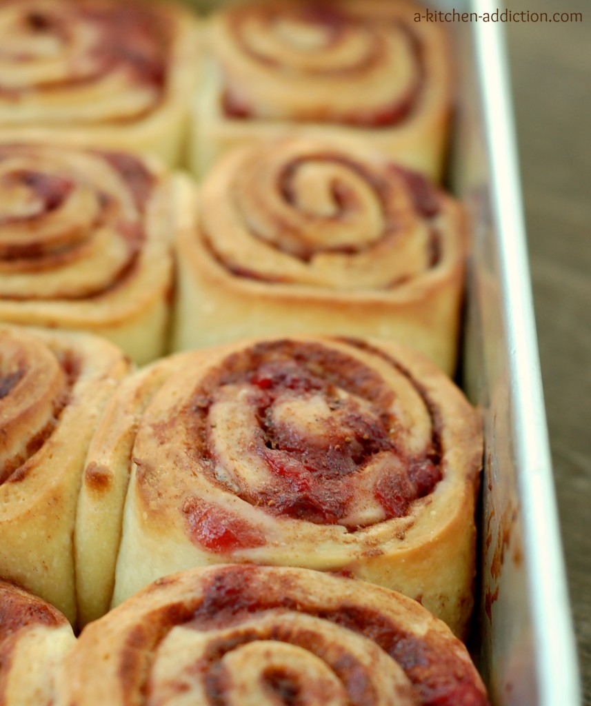 Fresh Strawberry Cinnamon Rolls Recipe