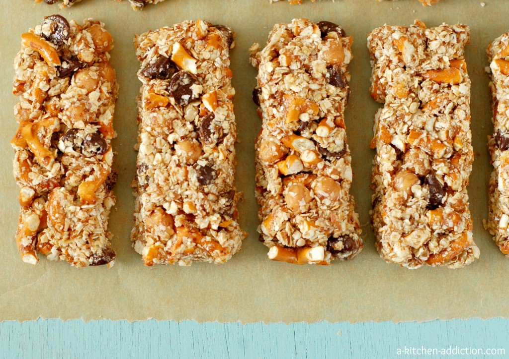 No Bake Chocolate Caramel Pretzel Granola Bars Recipe l www.a-kitchen-addiction.com