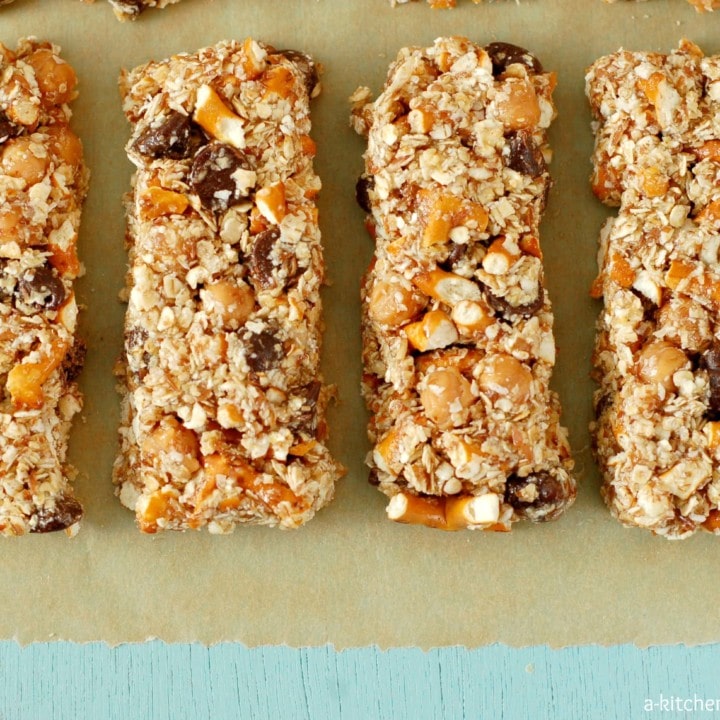 No Bake Chocolate Caramel Pretzel Granola Bars Recipe l www.a-kitchen-addiction.com