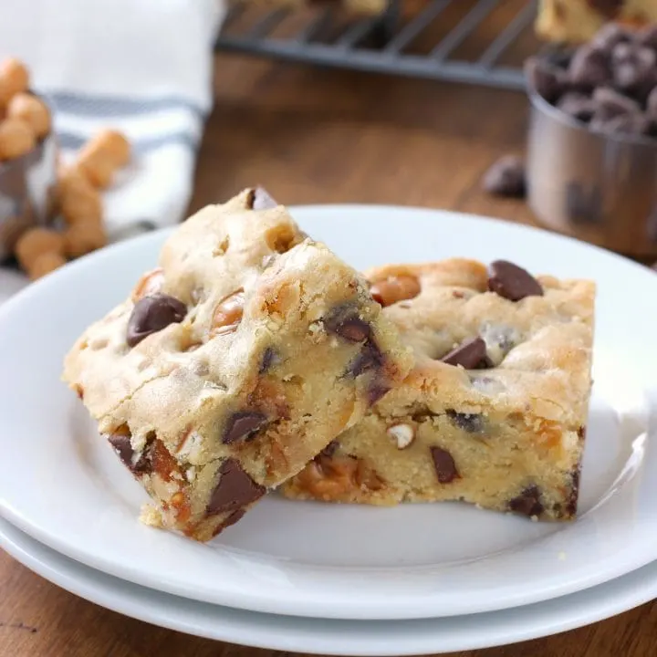 Salted Chocolate Caramel Pretzel Blondies Recipe from A Kitchen Addiction