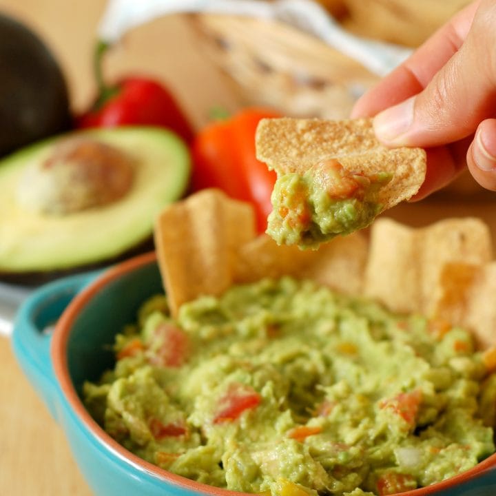 Easy Garden Guacamole Recipe l www.a-kitchen-addiction.com