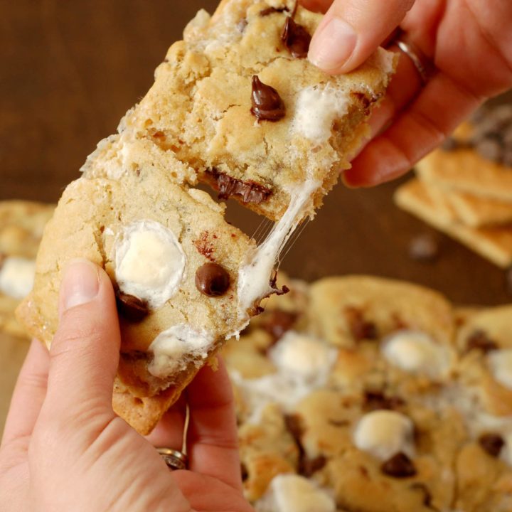 S'mores Cookie Bars Recipe l www.a-kitchen-addiction.com