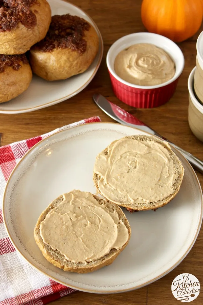 Cinnamon Crunch Pumpkin Bagels with Whipped Pumpkin Pie Cream Cheese Recipe l www.a-kitchen-addiction.com