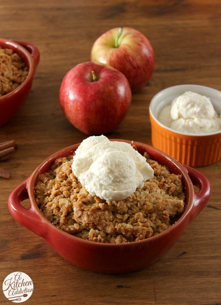 Easy Peanut Butter Apple Crisp Recipe l www.a-kitchen-addiction.com