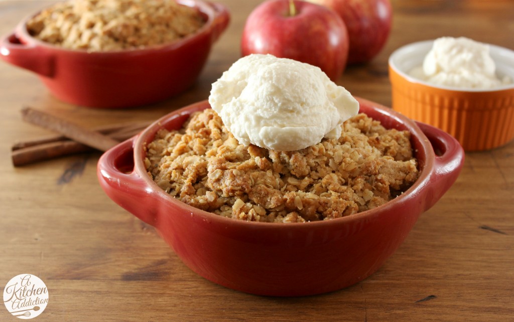 Easy Peanut Butter Apple Crisp Recipe l www.a-kitchen-addiction.com