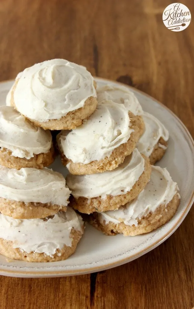 Eggnog Chai Cookies with Eggnog Buttercream Frosting Recipe l www.a-kitchen-addiction.com