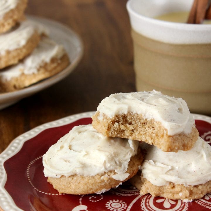 Eggnog Chai Cookies with Eggnog Buttercream Frosting Recipe l www.a-kitchen-addiction.com