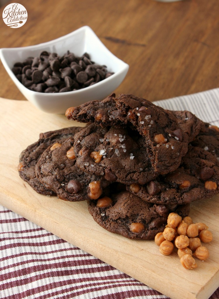 Salted Caramel Mocha Cookies Recipe l www.a-kitchen-addiction.com