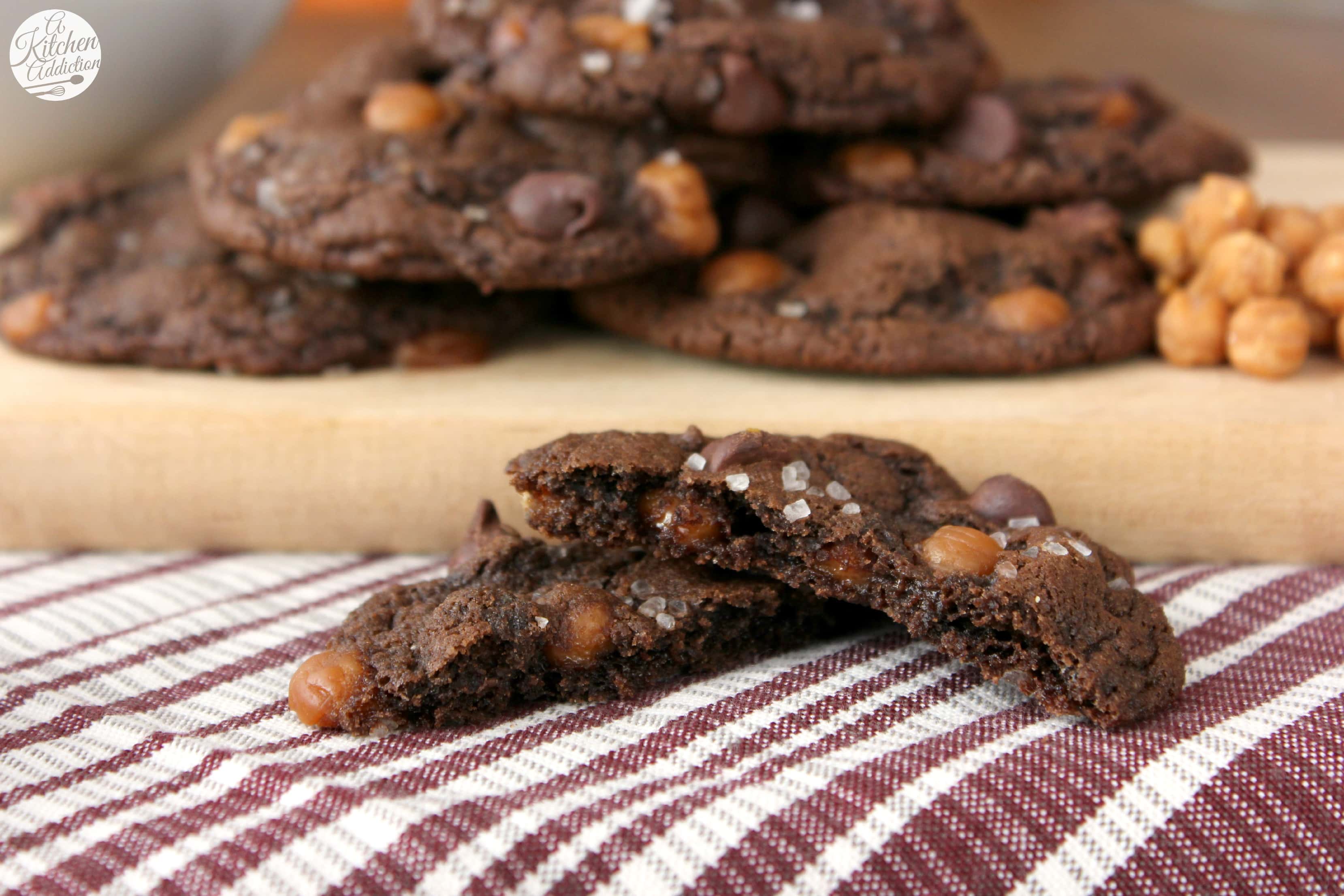 Salted Caramel Mocha Cookies Recipe l www.a-kitchen-addiction.com