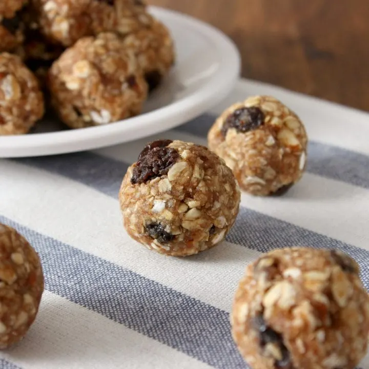 Oatmeal Raisin Cookie Granola Bites Recipe l www.a-kitchen-addiction.com