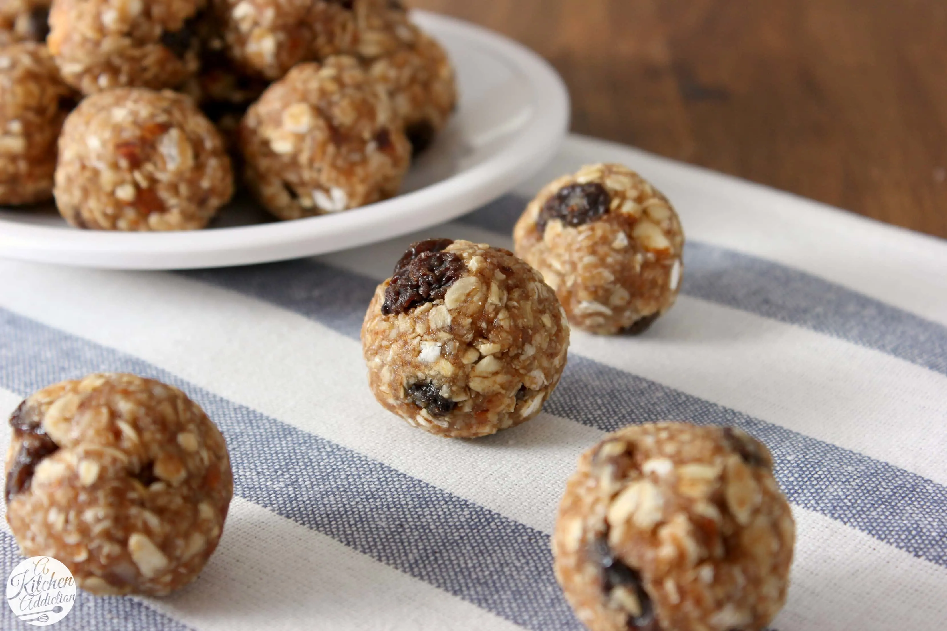 Oatmeal Raisin Cookie Granola Bites Recipe l www.a-kitchen-addiction.com