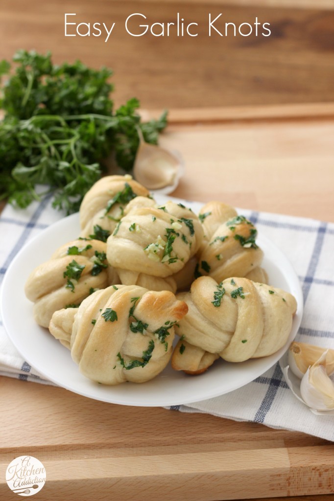 Easy Garlic Knots Recipe l www.a-kitchen-addiction.com