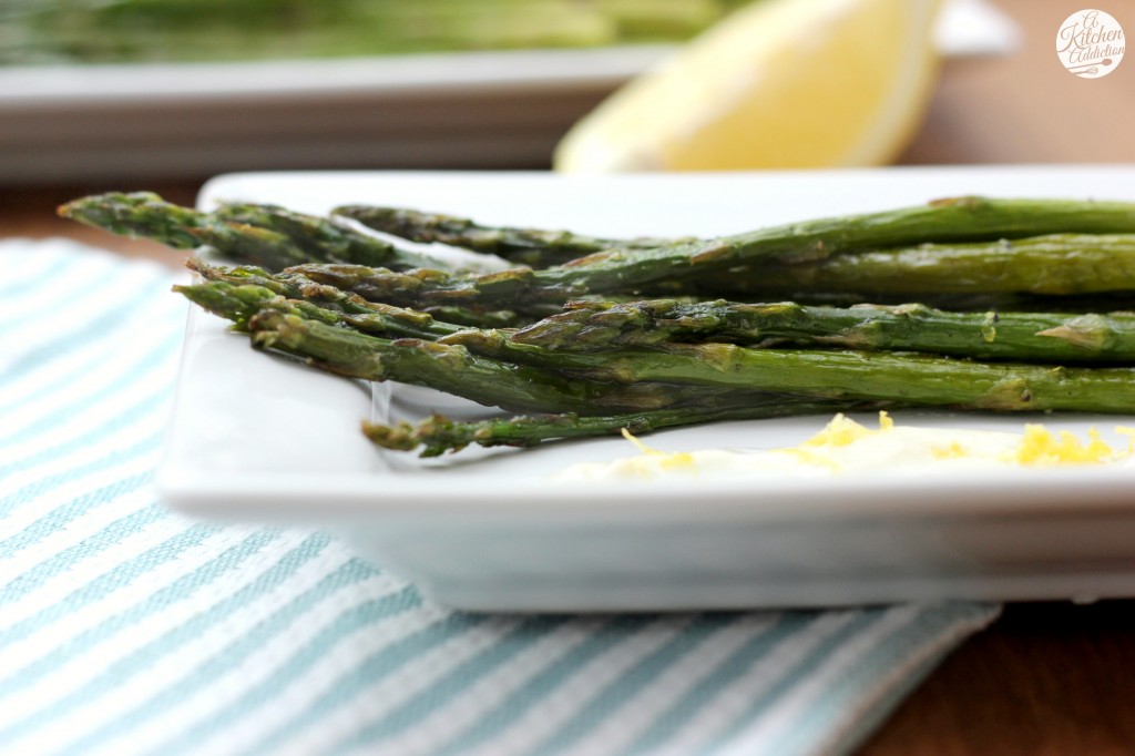 Roasted Asparagus with Lemon Garlic Yogurt Sauce Recipe l www.a-kitchen-addiction.com