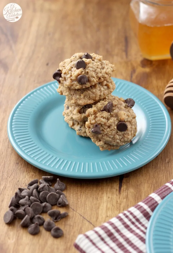 Chewy Whole Wheat Chocolate Chip Oatmeal Cookies Recipe l www.a-kitchen-addiction.com
