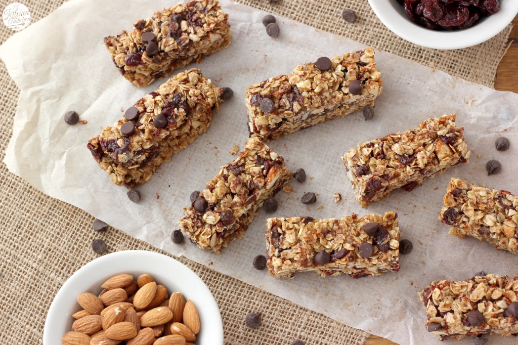 Dark Chocolate Cherry Almond Granola Bars Recipe l www.a-kitchen-addiction.com