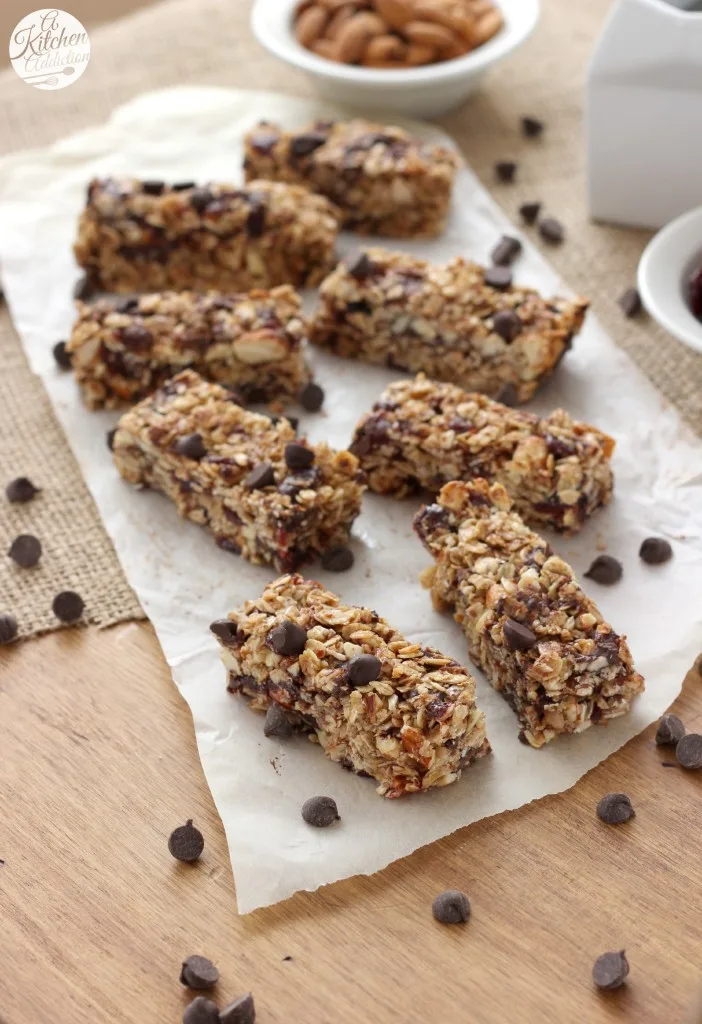 Dark Chocolate Cherry Almond Granola Bars Recipe l www.a-kitchen-addiction.com