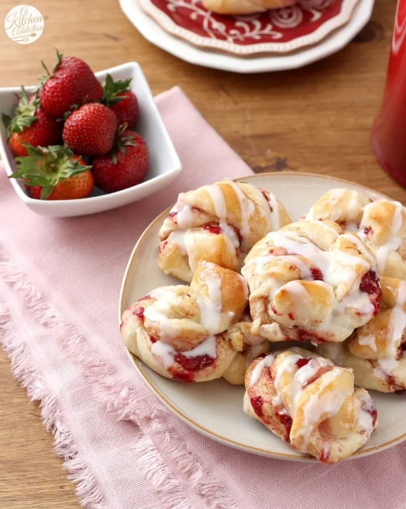 Mini Strawberry Cinnamon Twist Knots Recipe l www.a-kitchen-addiction.com