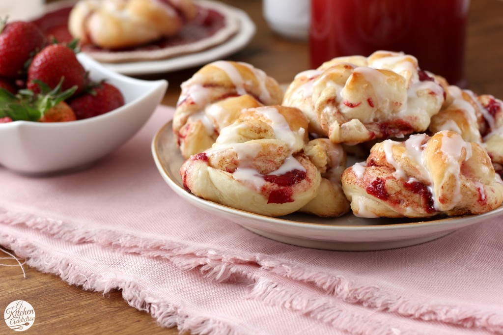 Mini Strawberry Cinnamon Twist Knots Recipe l www.a-kitchen-addiction.com