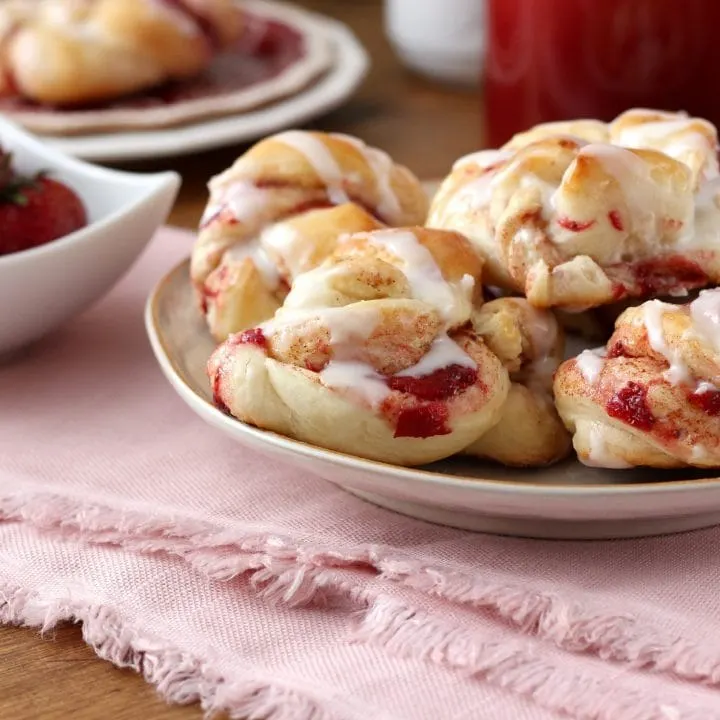 Mini Strawberry Cinnamon Twist Knots Recipe l www.a-kitchen-addiction.com