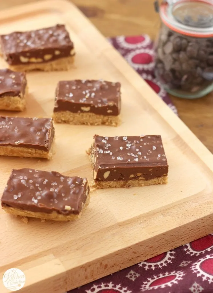 Easy No-Bake Salted Chocolate Peanut Butter Bars l www.a-kitchen-addiction.com