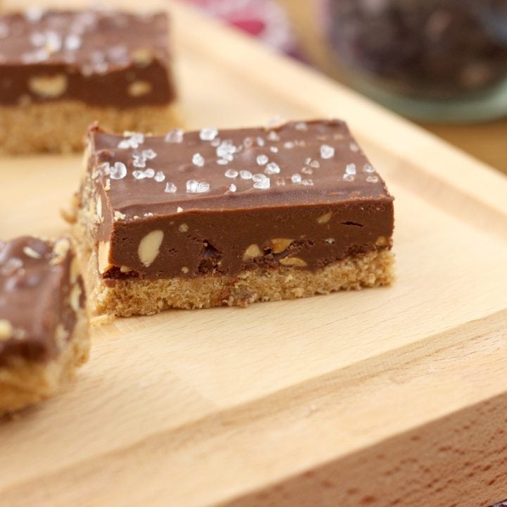 Easy No Bake Salted Chocolate Peanut Butter Bars - A Kitchen Addiction