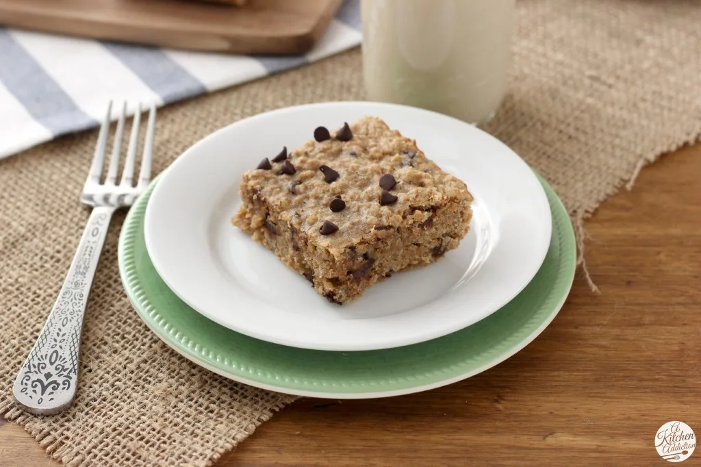 Peanut Butter Chocolate Chip Protein Breakfast Bars Recipe l www.a-kitchen-addiction.com