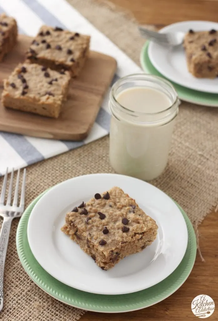 Peanut Butter Chocolate Chip Protein Breakfast Bars Recipe l www.a-kitchen-addiction.com