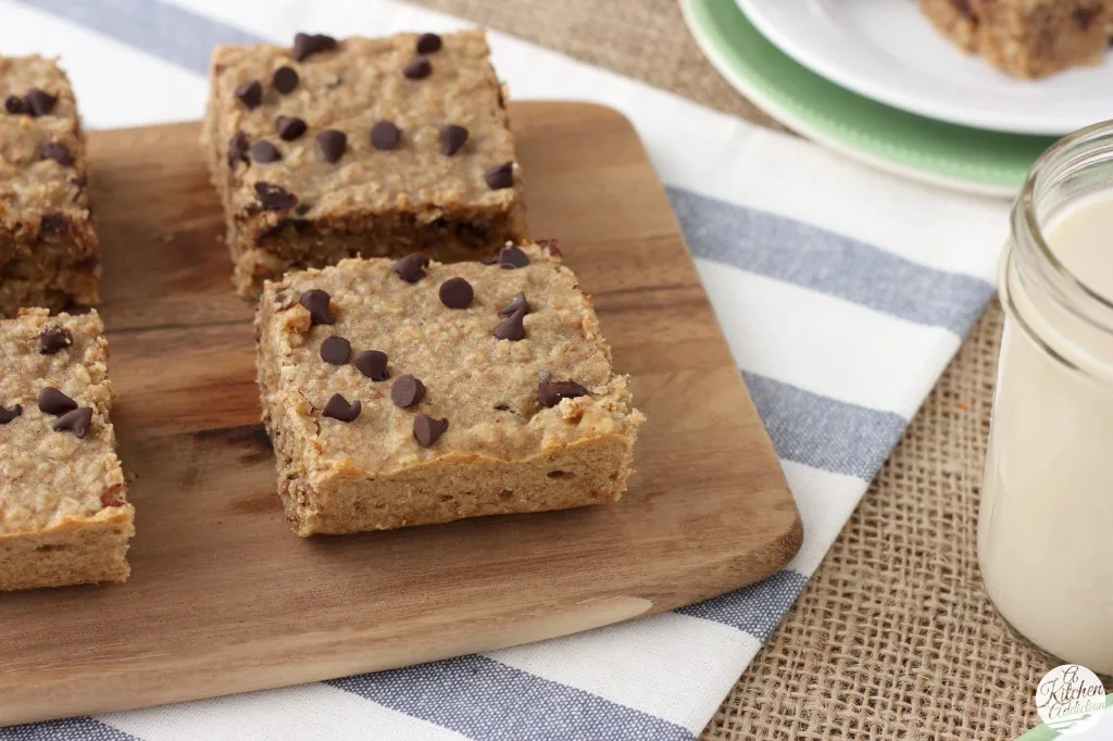 Peanut Butter Chocolate Chip Protein Breakfast Bars Recipe l www.a-kitchen-addiction.com