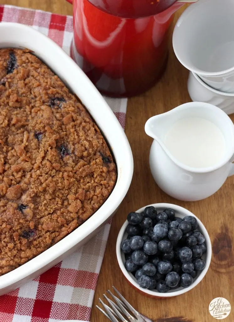 Cinnamon Swirl Blueberry Coffee Cake Recipe l www.a-kitchen-addiction.com