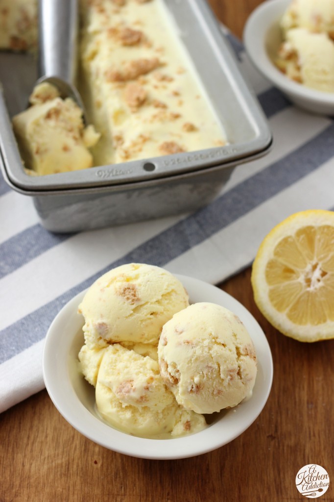 Rich, Creamy Lemon Crumb Ice Cream Recipe l www.a-kitchen-addiction.com