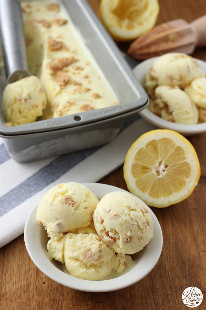 Rich, Creamy Lemon Crumb Ice Cream Recipe l www.a-kitchen-addiction.com