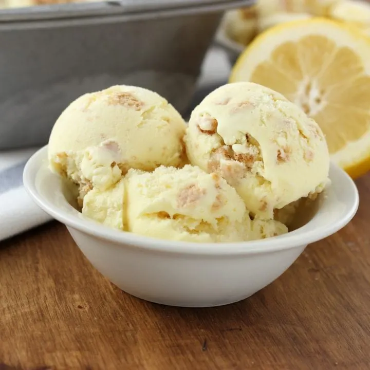 Lemon Crumb Ice Cream Recipe l www.a-kitchen-addiction.com