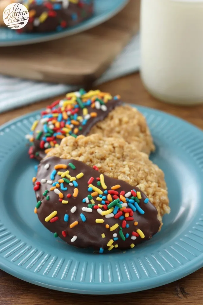 No Bake Peanut Butter Crunch Cookies Recipe l www.a-kitchen-addiction.com