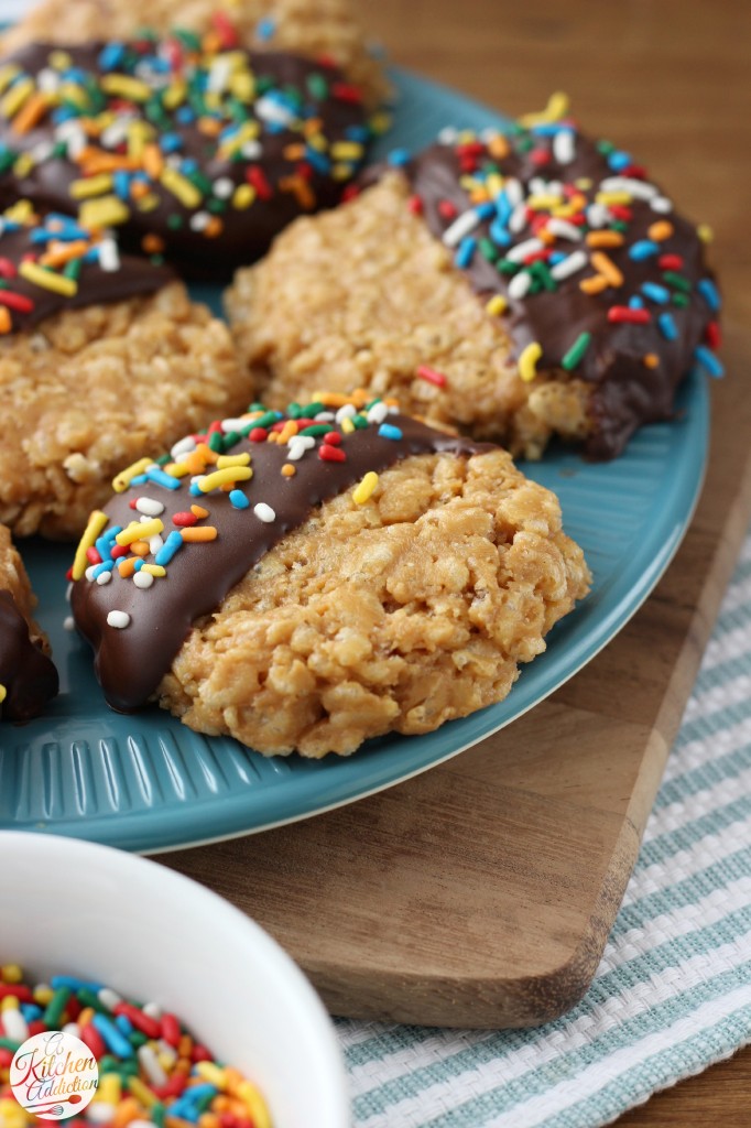 No Bake Peanut Butter Crunch Cookies Recipe l www.a-kitchen-addiction.com
