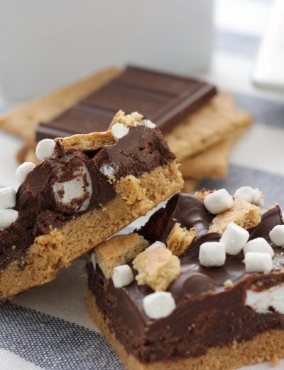 Easy Peanut Butter S'mores Bars Recipe l www.a-kitchen-addiction.com
