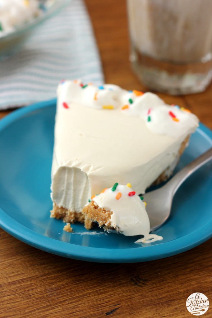 No Bake Root Beer Float Pie Recipe l www.a-kitchen-addiction.com