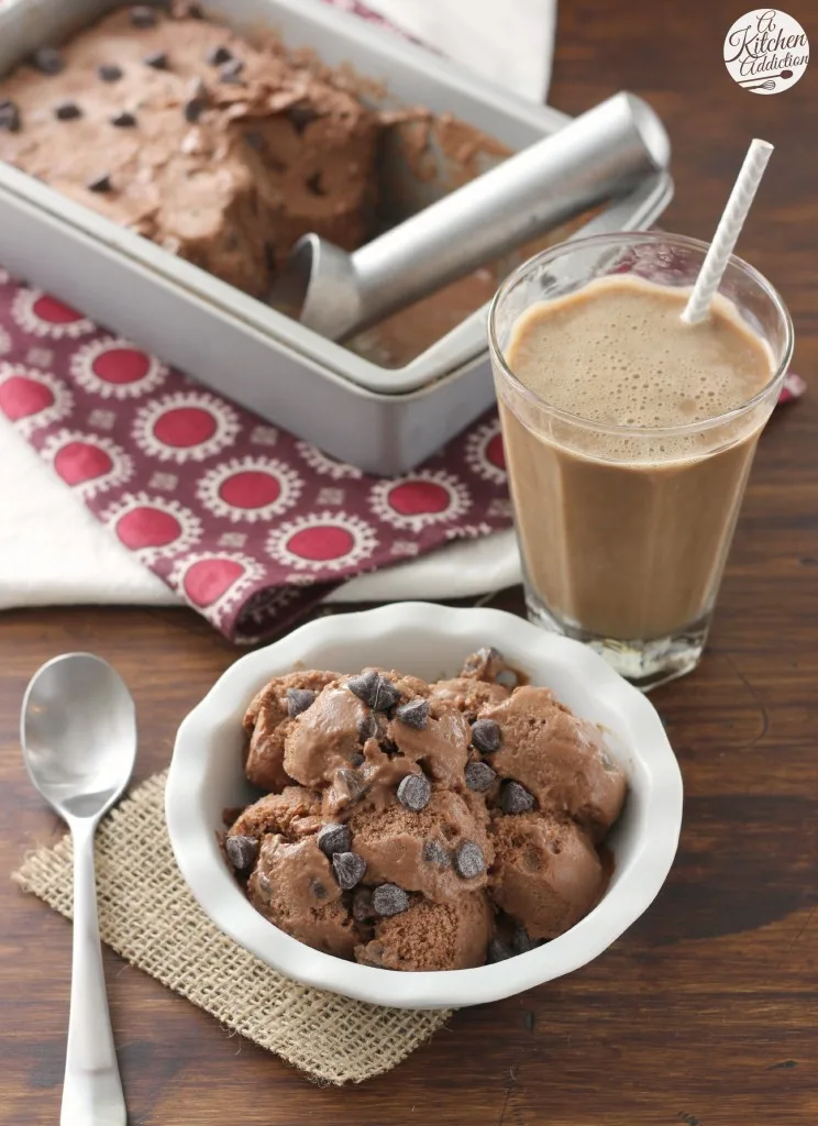 Low Fat Mocha Chip Frozen Yogurt Recipe l www.a-kitchen-addiction.com