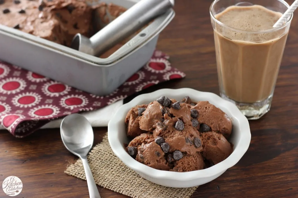 Low Fat Mocha Chip Frozen Yogurt Recipe l www.a-kitchen-addiction.com