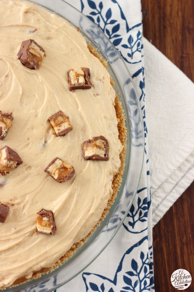 No Bake Peanut Butter Snickers Cheesecake Pie Recipe l www.a-kitchen-addiction.com