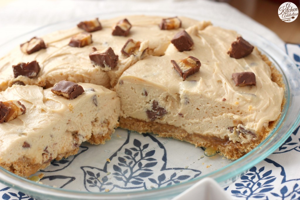 Peanut Butter Snickers Cheesecake Pie (No Bake) Recipe l www.a-kitchen-addiction.com