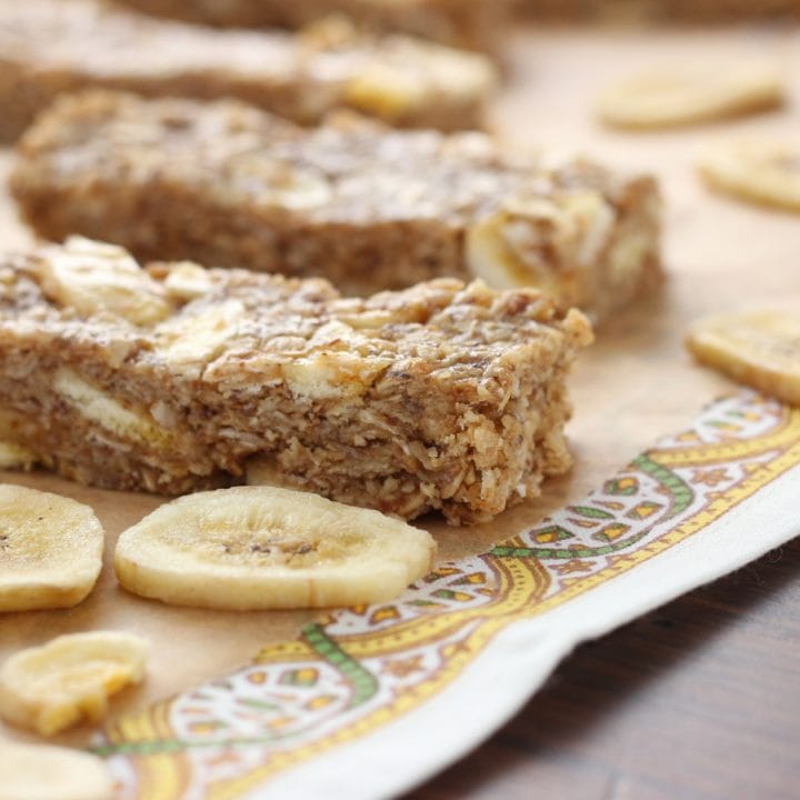 Peanut Butter Banana Chip Granola Bars (No Bake) l www.a-kitchen-addiction.com