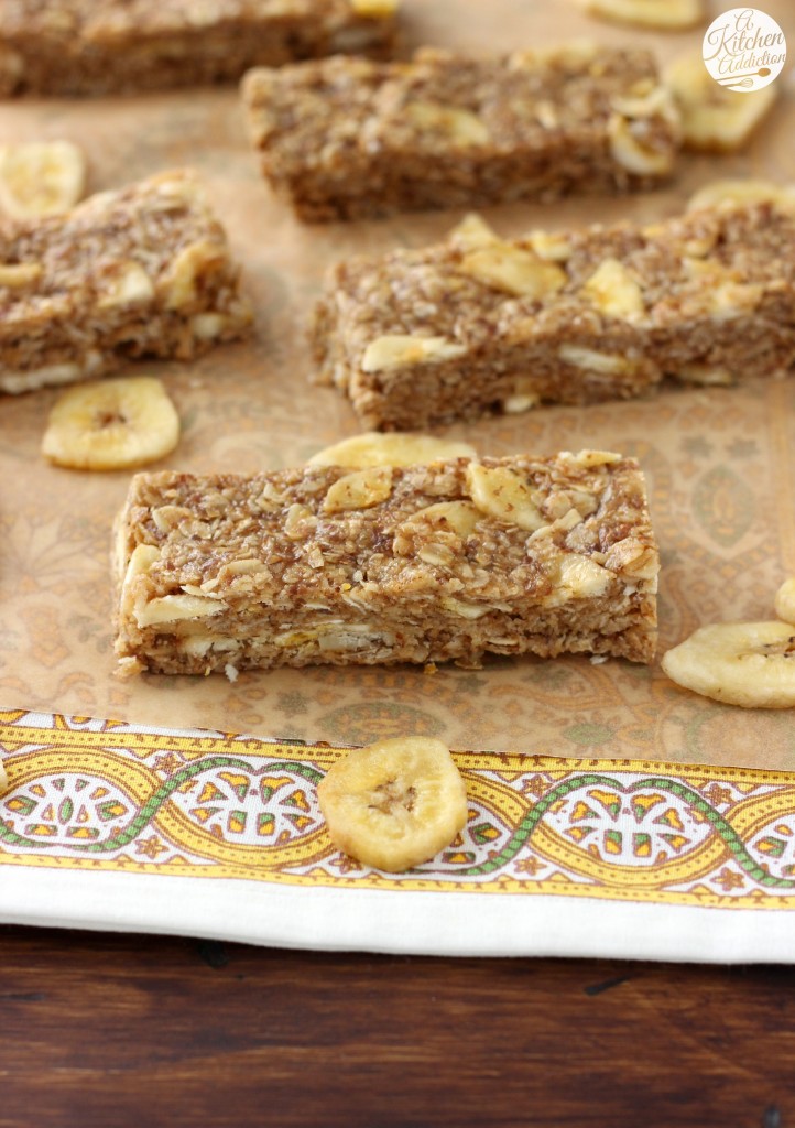 Peanut Butter Banana Chip Granola Bars (No Bake) Recipe l www.a-kitchen-addiction.com