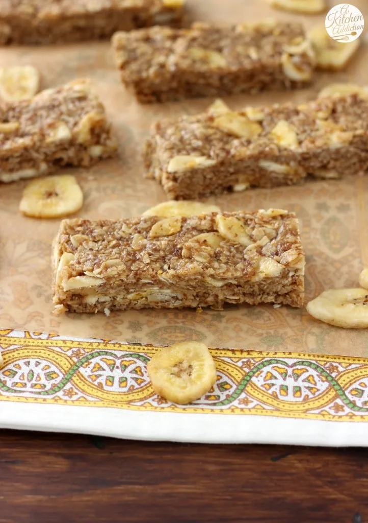 Peanut Butter Banana Chip Granola Bars (No Bake) Recipe l www.a-kitchen-addiction.com
