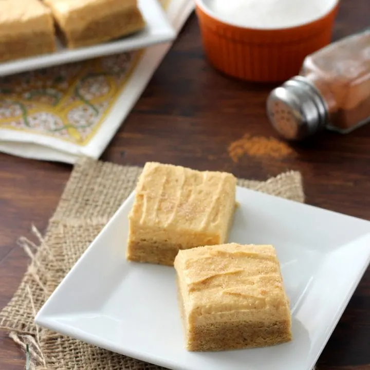 Pumpkin Snickerdoodle Cookie Bars with Pumpkin Buttercream Recipe l www.a-kitchen-addiction.com