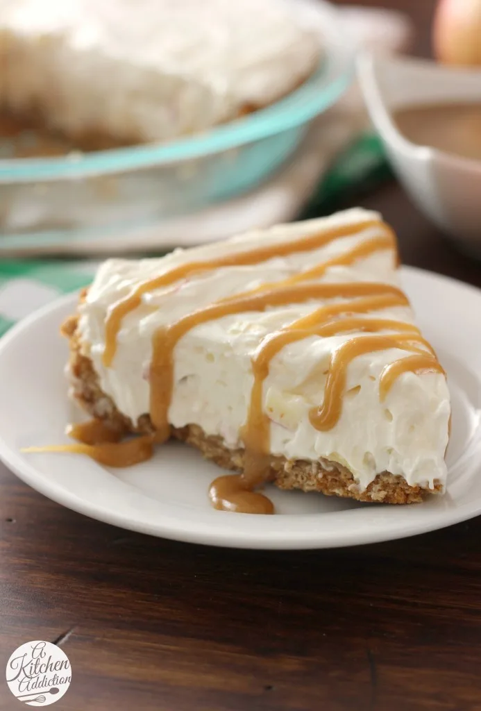 Caramel Apple Oatmeal Cookie Cheesecake Pie Recipe l www.a-kitchen-addiction.com