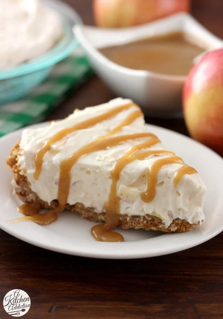 Caramel Apple Oatmeal Cookie Cheesecake Pie Recipe l www.a-kitchen-addiction.com